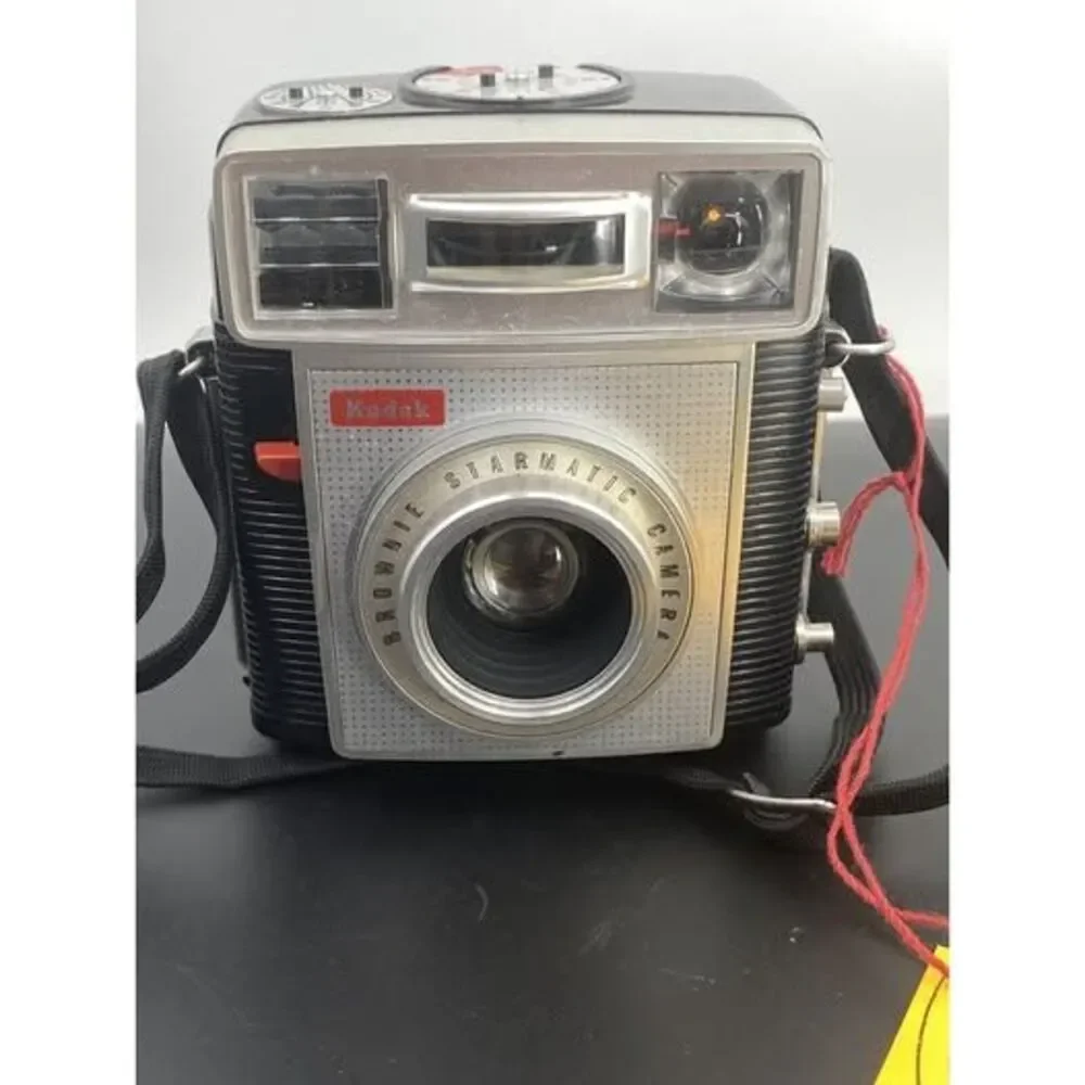 KODAK BROWNIE STARMATIC CAMERA, MINT CONDITION COLLECTOR w/STRAP #46 (B-2)